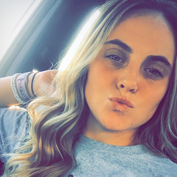 Meet your Posher, Ayriel - Picture 1 of 1